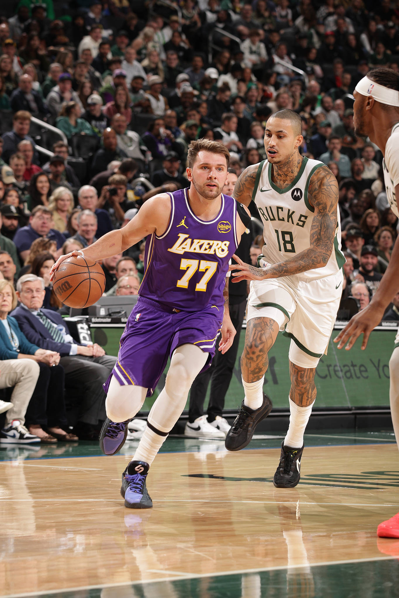 九游下载-密尔沃基雄鹿今夜门线救险，志在全明星赛名次提升，气氛紧张，轮换策略成焦点(雄鹿最新补强消息)